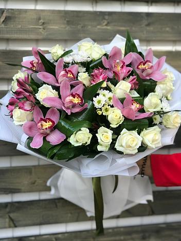 Букет цветов из: Розы и Хризантемы в Поварово