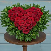 Цветочная композиция из Розы в виде сердца в Поварово