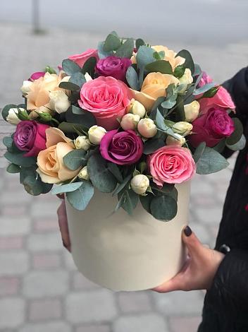 Цветочная композиция из Розы в шляпной коробке в Поварово