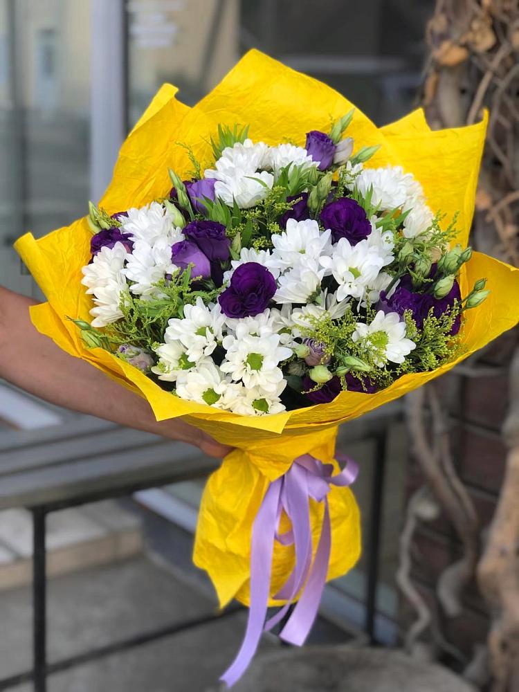 Букет цветов из: Ирисы, Хризантемы и Ромашки в Поварово
