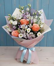 Букет цветов из:  Лизиантусы, Розы, Альстромерии и Гипсофила в Поварово