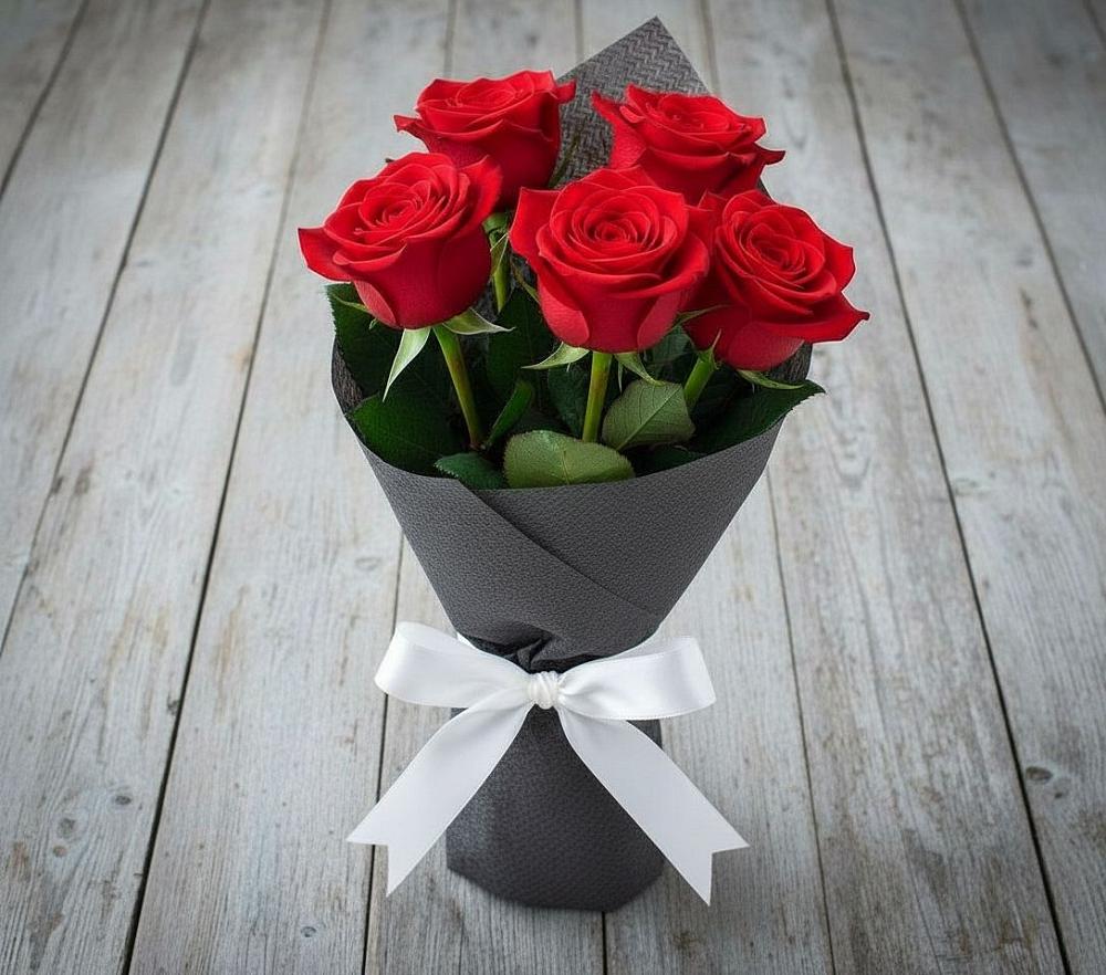 Букет 5 Красных роз Эдлесс Лав в Поварово