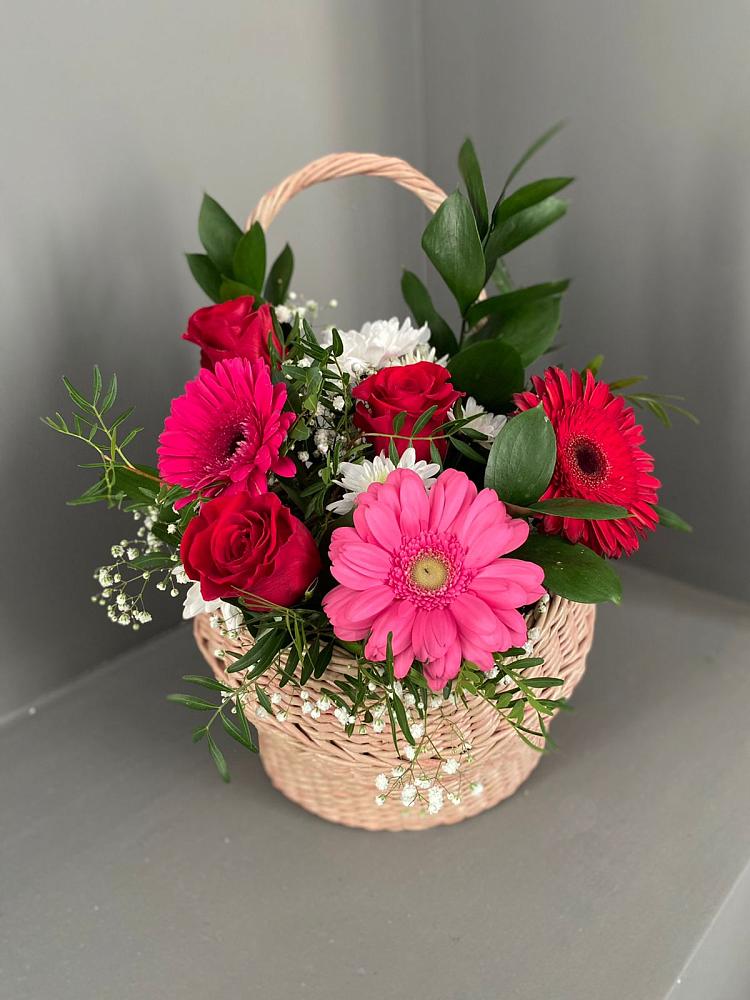 Цветочная композиция из Розы, Хризантемы и Герберы в корзине в Поварово