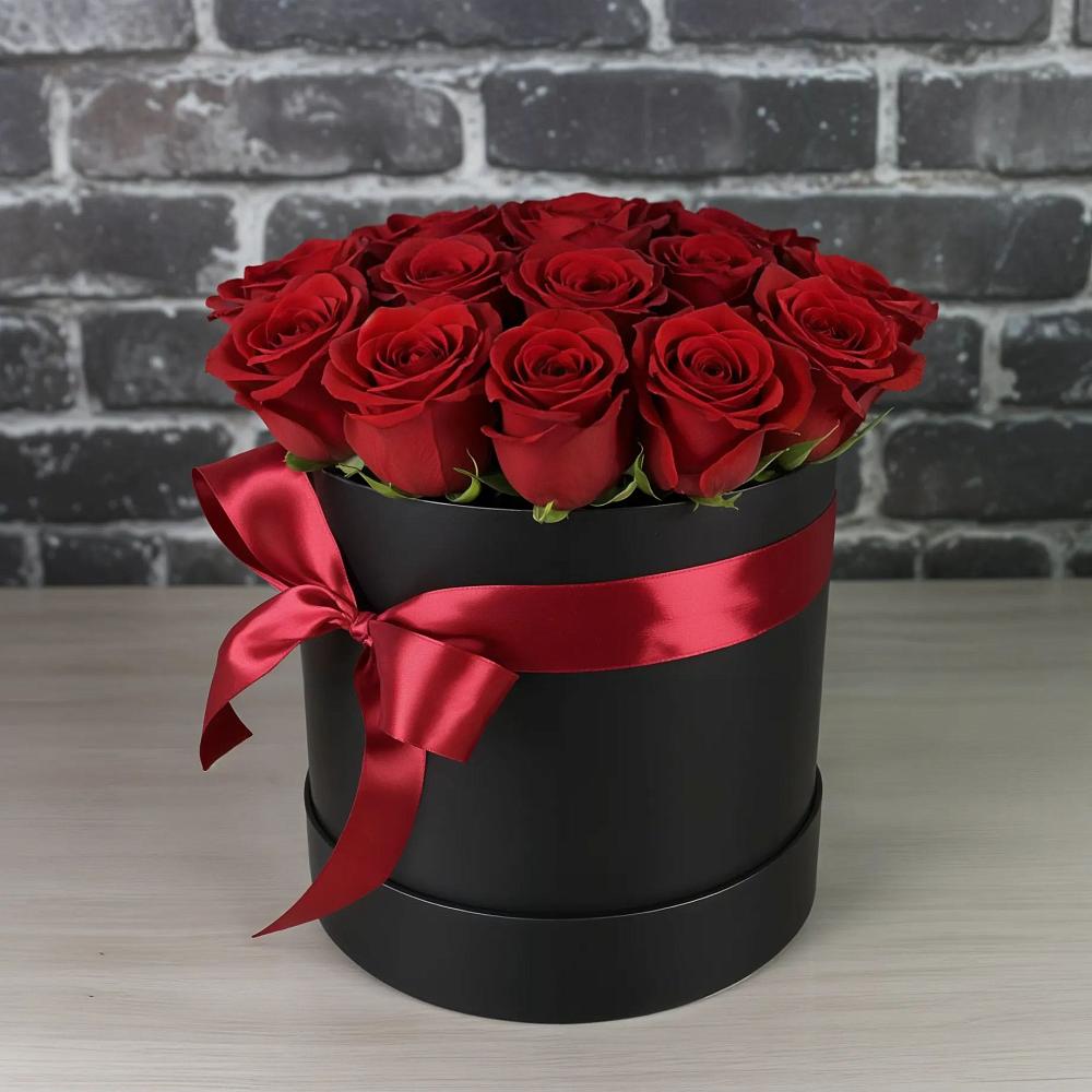 Цветочная композиция из Розы в шляпной коробке в Поварово