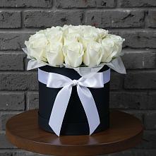 Цветочная композиция из Розы в шляпной коробке в Поварово